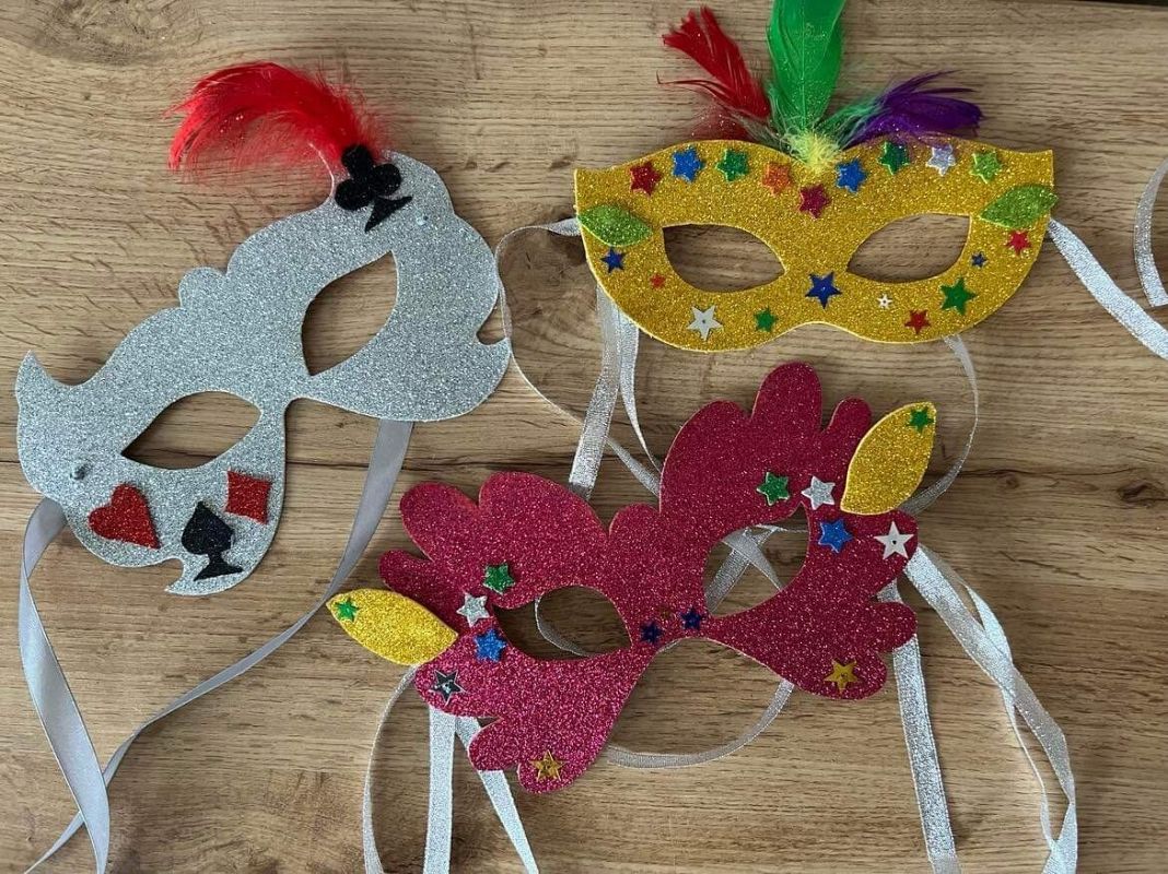 Czas zabawy. Robienie masek karnawałowych