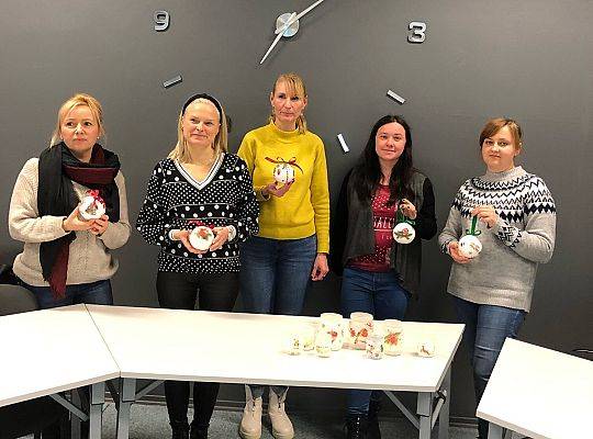 Warsztaty artystyczne – zimowe, szklane lampiony, bombki świąteczne
