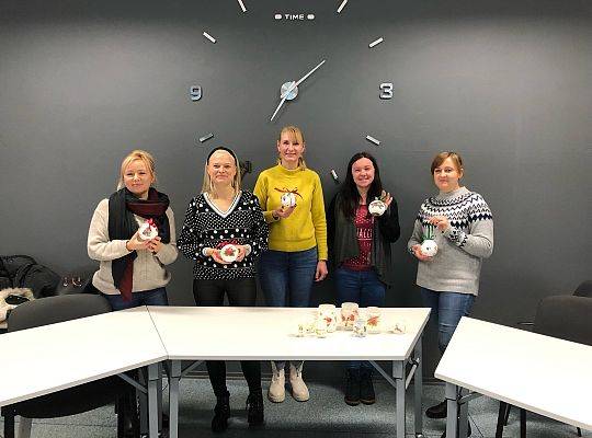 Warsztaty artystyczne – zimowe, szklane lampiony, bombki świąteczne