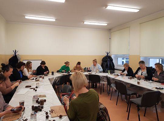 Warsztaty pn. ,,Rękodzieło z szyszek”