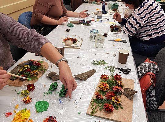 Warsztaty pn. ,,Rękodzieło z szyszek”