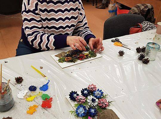 Warsztaty pn. ,,Rękodzieło z szyszek”