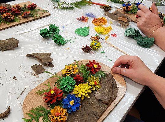 Warsztaty pn. ,,Rękodzieło z szyszek”