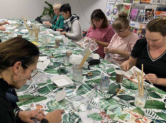 Cykl szkoleń dla nauczycieli pn. „Wielokulturowe święta Bożego Narodzenia-warsztaty rękodzielnicze”