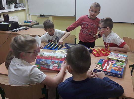 Niepodległa w Szkole Podstawowej w Łebuni