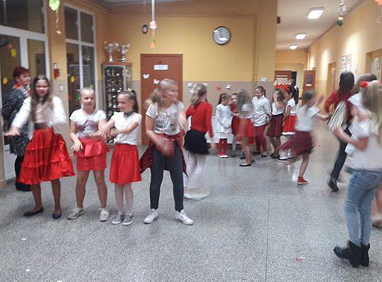 Niepodległa w Szkole Podstawowej w Łebuni