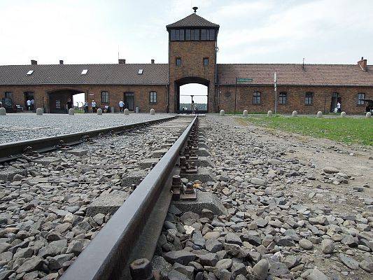 Geneza i przebieg Holocaustu