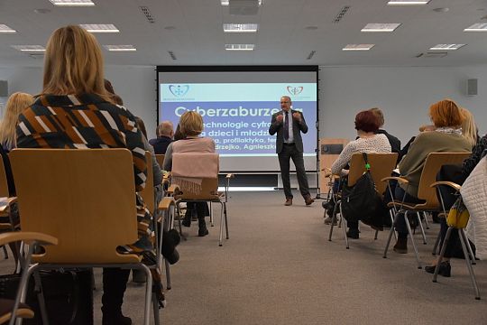 Po konferencji „Cyberzaburzenia i cyberuzależnienia. Zjawisko, uwarunkowania, profilaktyka”