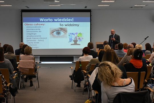 Po konferencji „Cyberzaburzenia i cyberuzależnienia. Zjawisko, uwarunkowania, profilaktyka”