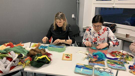 Kreatywne warsztaty pn. „Obrazy wełną malowane- cztery pory roku”