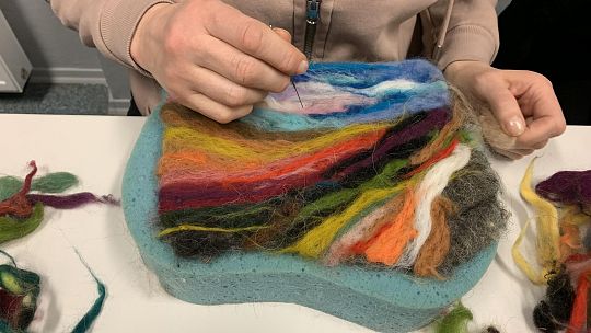 Kreatywne warsztaty pn. „Obrazy wełną malowane- cztery pory roku”