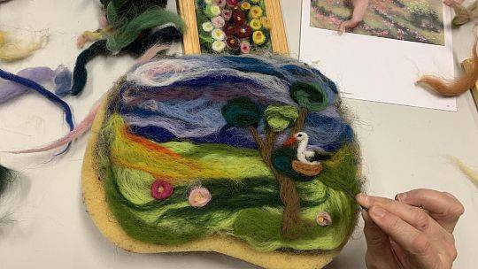 Kreatywne warsztaty pn. „Obrazy wełną malowane- cztery pory roku”