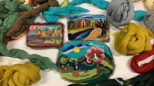 Kreatywne warsztaty pn. „Obrazy wełną malowane- cztery pory roku”