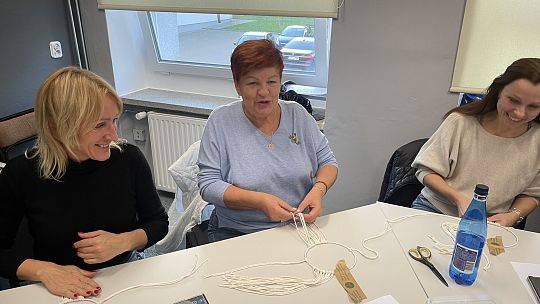 Warsztaty pn. „Rękodzieło ludowe jako forma terapii zajęciowej: tworzenie projektów z makramy”